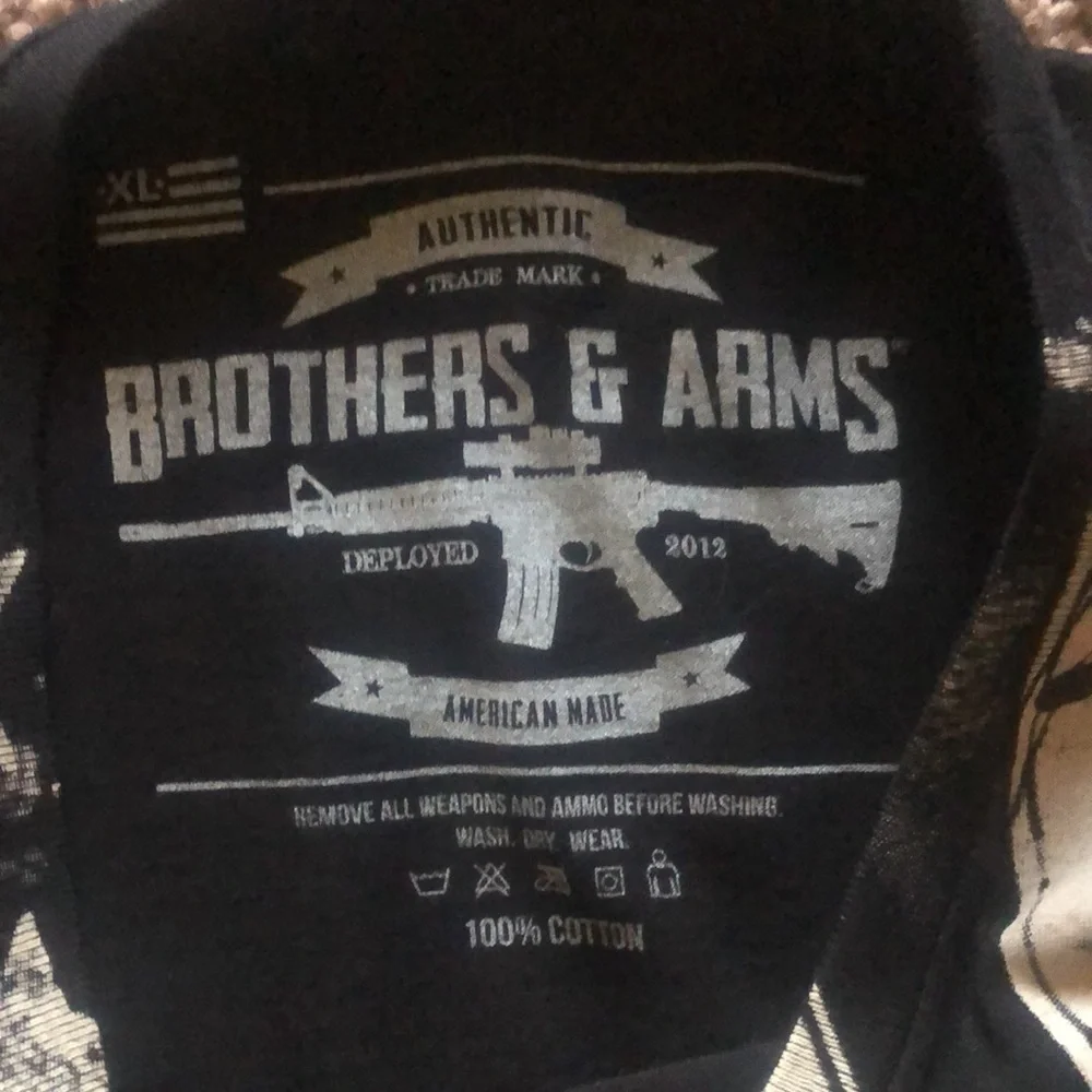 Brother and arms black and white flag tee shirt size XL - Picture 5 of 7